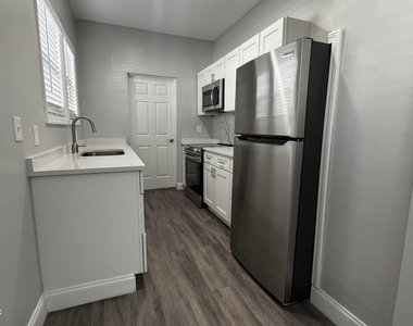 2805 College Street - Photo Thumbnail 6