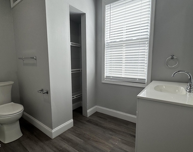 2805 College Street - Photo Thumbnail 9