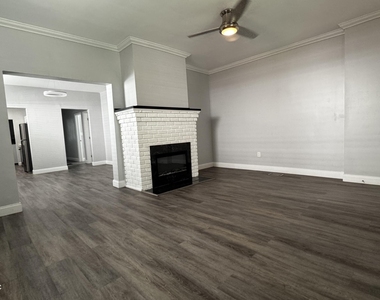 2805 College Street - Photo Thumbnail 4