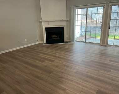 2010 Whitestone Place - Photo Thumbnail 7
