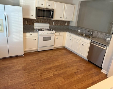 2010 Whitestone Place - Photo Thumbnail 3