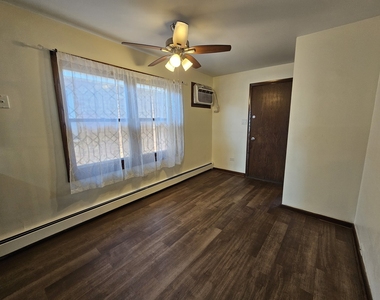 5968 S Archer Avenue - Photo Thumbnail 7