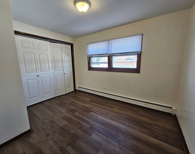 5968 S Archer Avenue - Photo Thumbnail 8