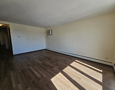 5968 S Archer Avenue - Photo Thumbnail 2