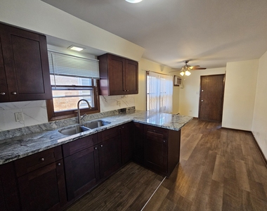 5968 S Archer Avenue - Photo Thumbnail 4