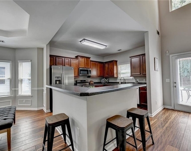 7040 Silk Tree Pointe - Photo Thumbnail 14