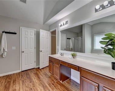 7040 Silk Tree Pointe - Photo Thumbnail 36