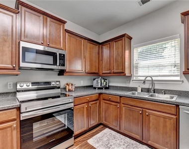 7040 Silk Tree Pointe - Photo Thumbnail 19