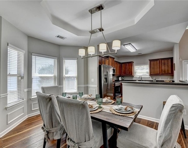 7040 Silk Tree Pointe - Photo Thumbnail 10