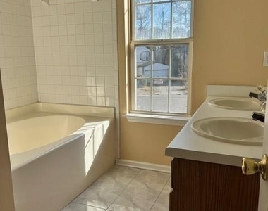 3319 Vintage Pointe Court - Photo Thumbnail 7