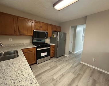 115 Yatley Court - Photo Thumbnail 2