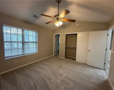 115 Yatley Court - Photo Thumbnail 11