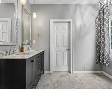 225 W Brookhollow Court - Photo Thumbnail 28