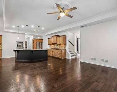 225 W Brookhollow Court - Photo Thumbnail 8