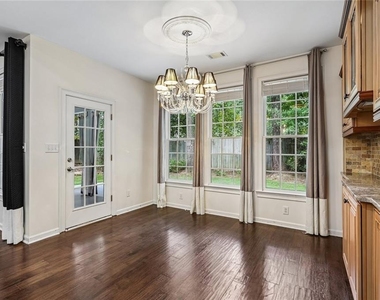 225 W Brookhollow Court - Photo Thumbnail 9