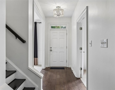 225 W Brookhollow Court - Photo Thumbnail 4
