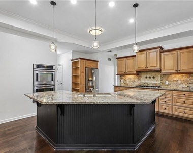 225 W Brookhollow Court - Photo Thumbnail 11