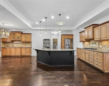 225 W Brookhollow Court - Photo Thumbnail 13