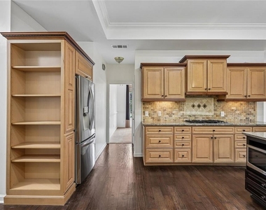 225 W Brookhollow Court - Photo Thumbnail 16