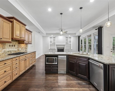 225 W Brookhollow Court - Photo Thumbnail 14