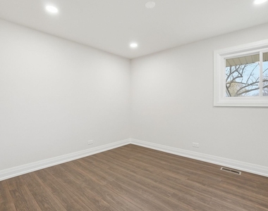 1430 E Emmerson Lane - Photo Thumbnail 14