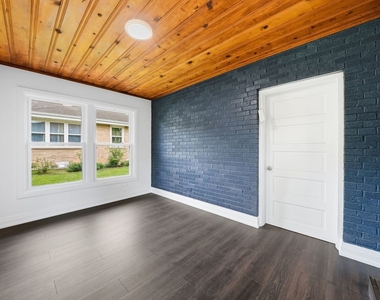 1430 E Emmerson Lane - Photo Thumbnail 11