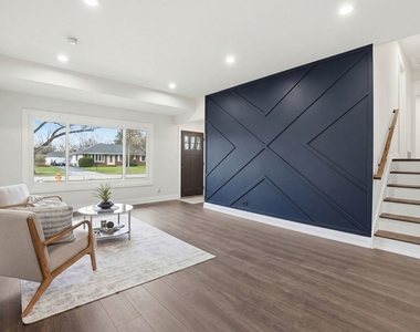 1430 E Emmerson Lane - Photo Thumbnail 4