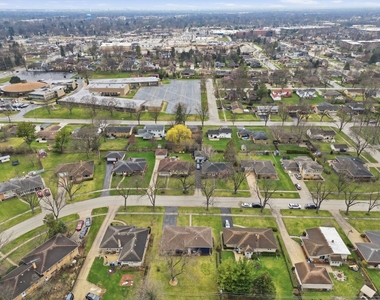 1430 E Emmerson Lane - Photo Thumbnail 33