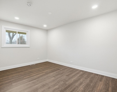 1430 E Emmerson Lane - Photo Thumbnail 12