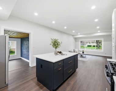 1430 E Emmerson Lane - Photo Thumbnail 7