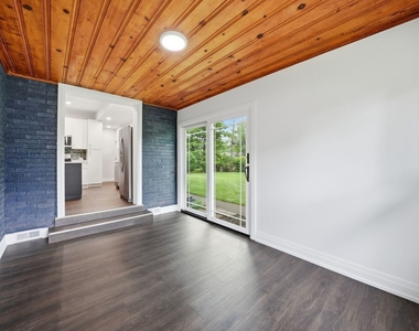 1430 E Emmerson Lane - Photo Thumbnail 8