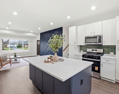 1430 E Emmerson Lane - Photo Thumbnail 5