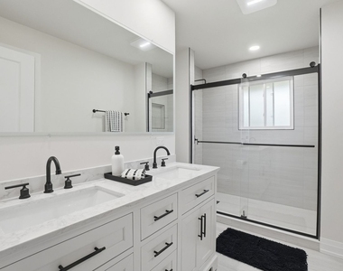 1430 E Emmerson Lane - Photo Thumbnail 17