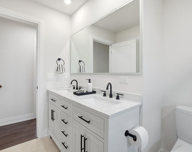 1430 E Emmerson Lane - Photo Thumbnail 18