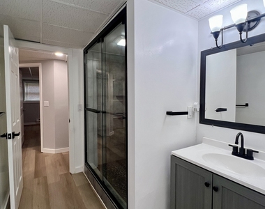 821 Belle Plaine Avenue - Photo Thumbnail 13