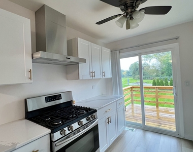 821 Belle Plaine Avenue - Photo Thumbnail 8