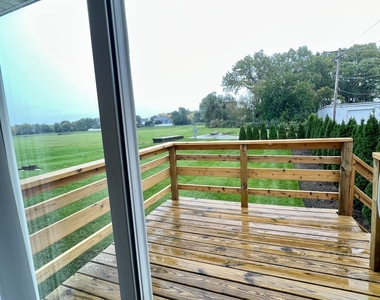 821 Belle Plaine Avenue - Photo Thumbnail 9