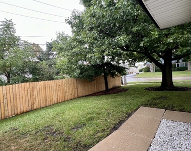 821 Belle Plaine Avenue - Photo Thumbnail 2