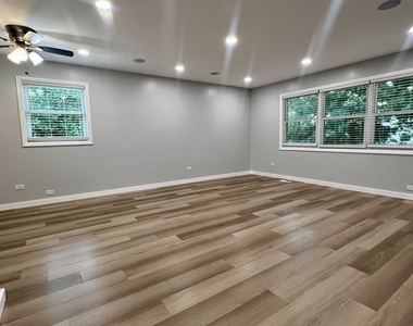 821 Belle Plaine Avenue - Photo Thumbnail 3