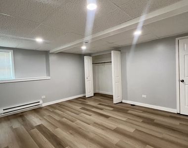 821 Belle Plaine Avenue - Photo Thumbnail 15