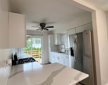 821 Belle Plaine Avenue - Photo Thumbnail 5