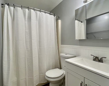 821 Belle Plaine Avenue - Photo Thumbnail 10