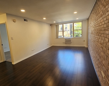 2250 N Lincoln Avenue - Photo Thumbnail 7
