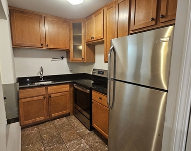 2250 N Lincoln Avenue - Photo Thumbnail 10