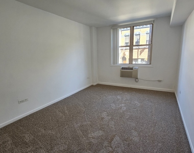 2250 N Lincoln Avenue - Photo Thumbnail 5