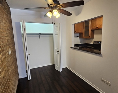 2250 N Lincoln Avenue - Photo Thumbnail 12