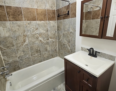 2250 N Lincoln Avenue - Photo Thumbnail 3