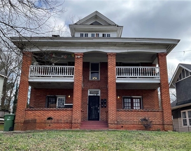 1480 South Gordon Street Sw - Photo Thumbnail 1