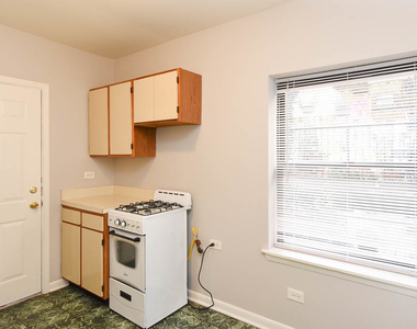 5744 N Winthrop Avenue - Photo Thumbnail 3