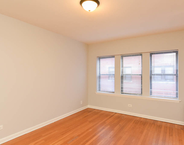 5744 N Winthrop Avenue - Photo Thumbnail 7